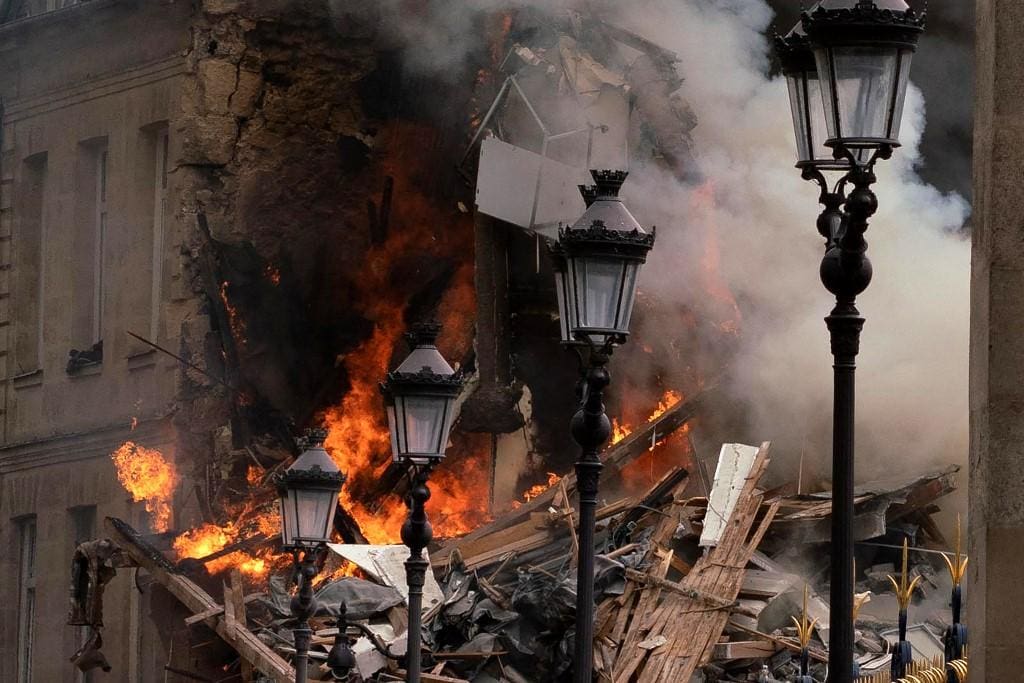 incêndio paris 2162023