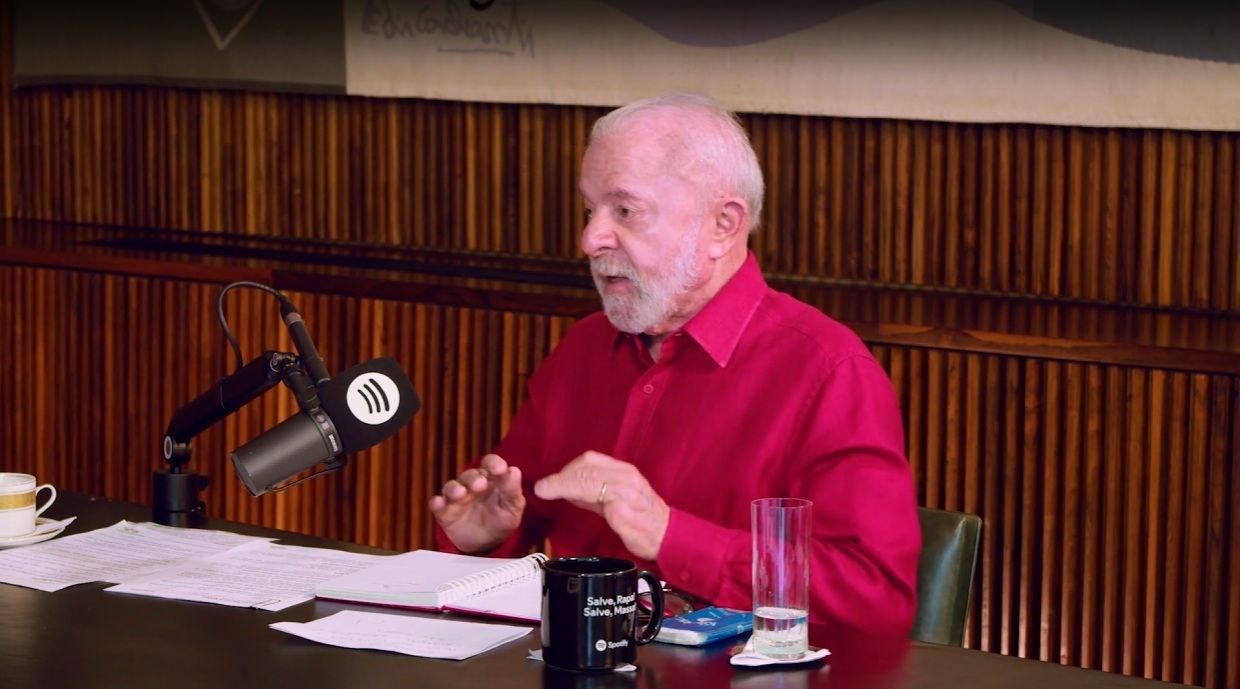 Durante o podcast “Mano a Mano”, Lula afirmou ainda que a crise do INSS prejudica o governo, mas ressaltou que as investigações que revelaram a fraude foram conduzidas por sua gestão.