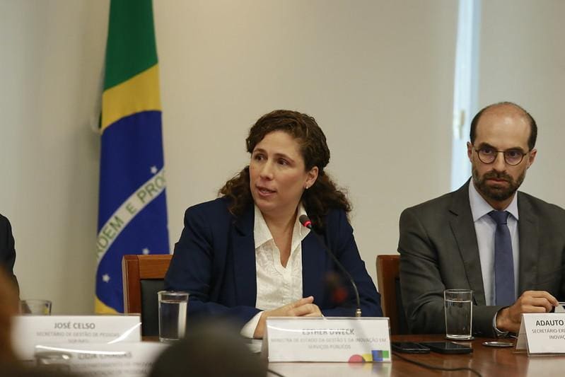 A ministra Esther Dweck, da Gestão e Inovação, explica detalhes do CPNU