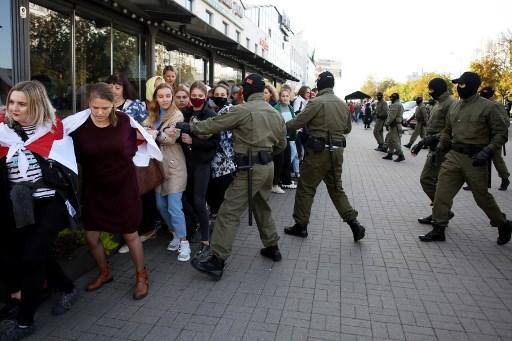Belarus - protesto organizado por mulheres em Minsk