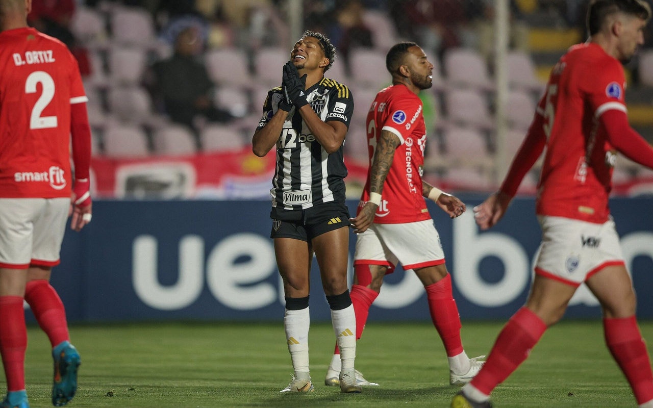 Rony, do Atlético-MG, lamenta chance perdida contra o Cienciano pela Sul-Americana (Foto: Pedro Souza / Atlético)