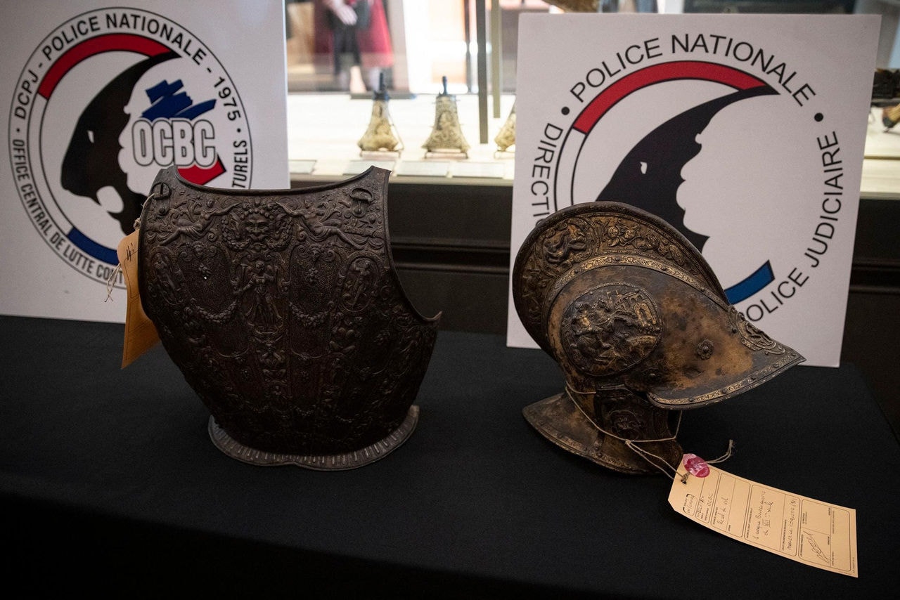 FRANCE-ART-MUSEUM-THEFT-POLICE-LOUVRE
