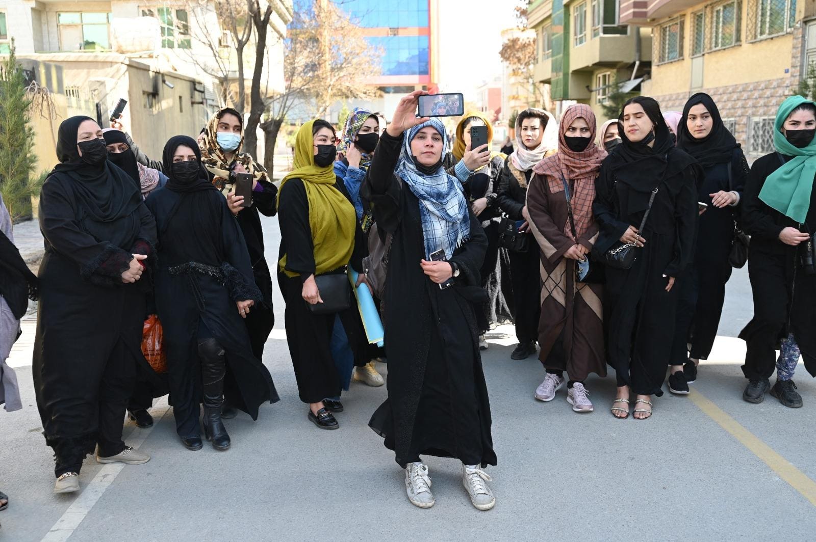 Mulheres afegãs protestam por seus direitos de marcar o Dia Internacional da Mulher, em Cabul, em 8 de março de 2023.