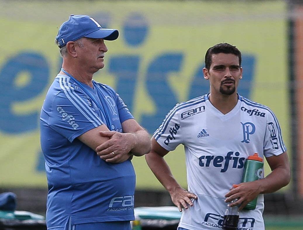 Jean foi ao gramado junto com os reservas e fez atividades com bola no processo de recondicionamento físico