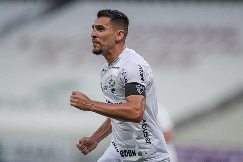 Zagueiro Junior Alonso pode voltar a vestir a camisa do Galo