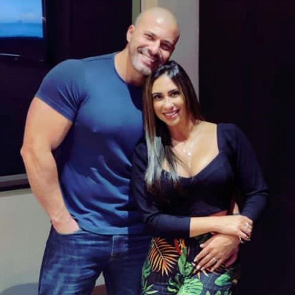 Daniel Silveira e a esposa, Paola Daniel Silveira, são candidatos ao Congresso Nacional nas eleições deste ano