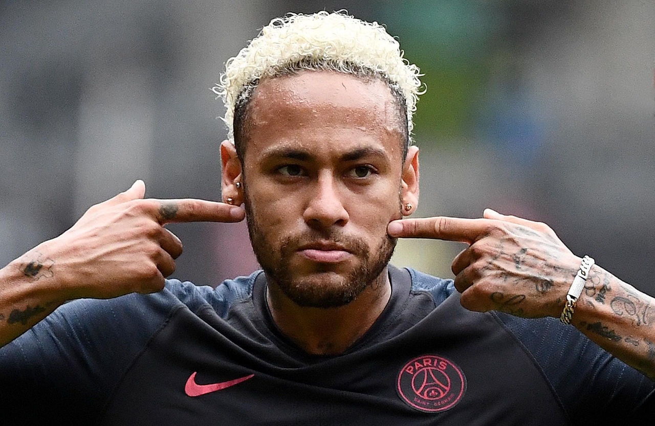 Neymar e Mbappé foram centro de polêmica na vitória do PSG sobre o Montpellier