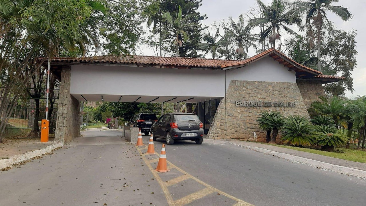 Vítimas do acidente no Anel Rodoviário estão sendo veladas no Cemitério Parque da Colina