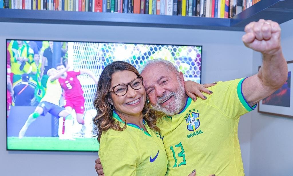 Lula e Janja assistiram à estreia do Brasil contra a Sérvia na Copa do Mundo em casa, em São Paulo