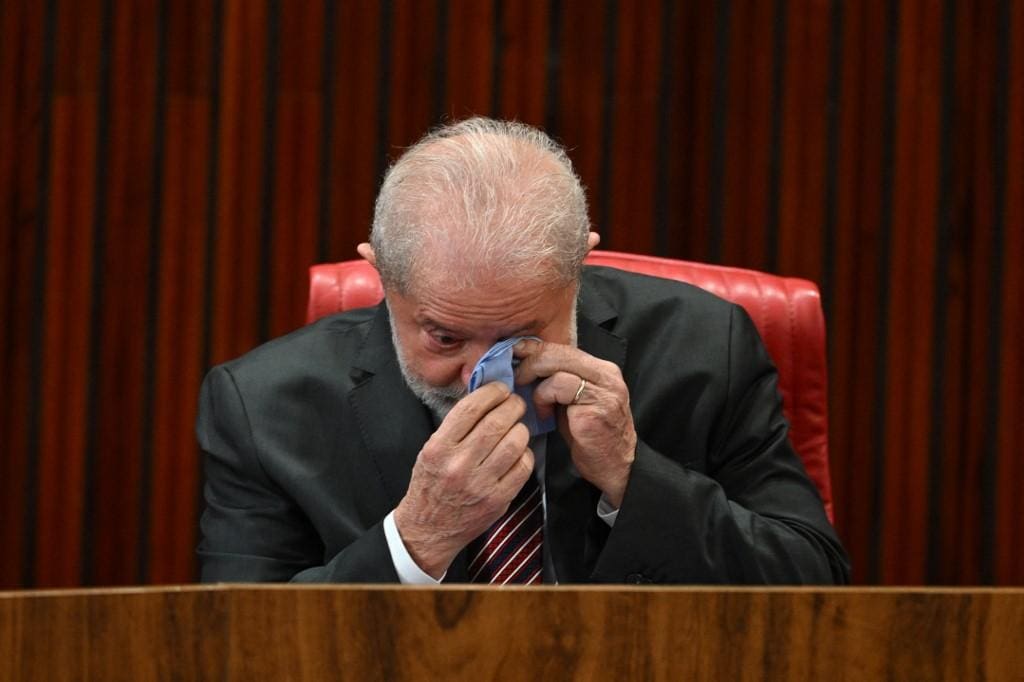 Lula chora na diplomação