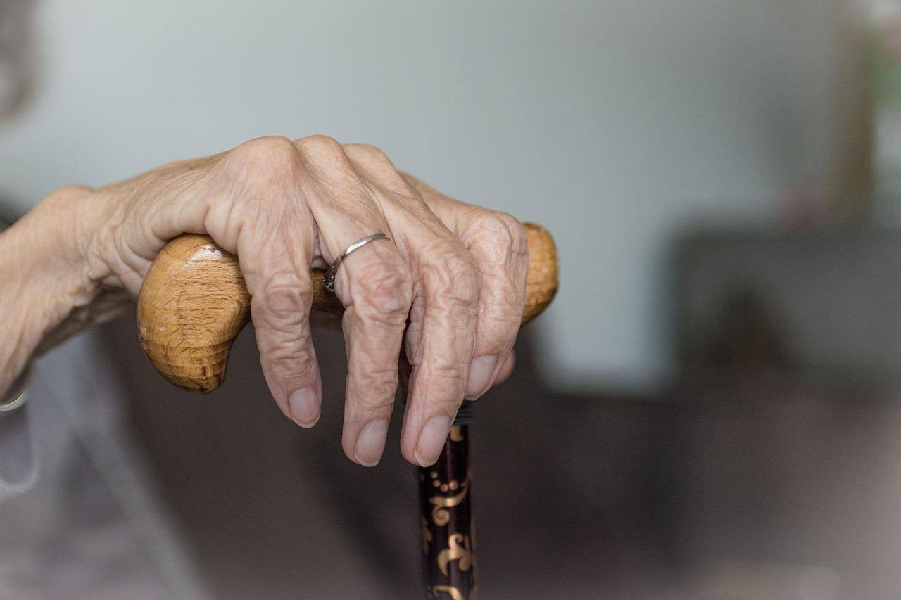 Idosa recebeu alta em abril, mas nenhum familiar foi à unidade de saúde