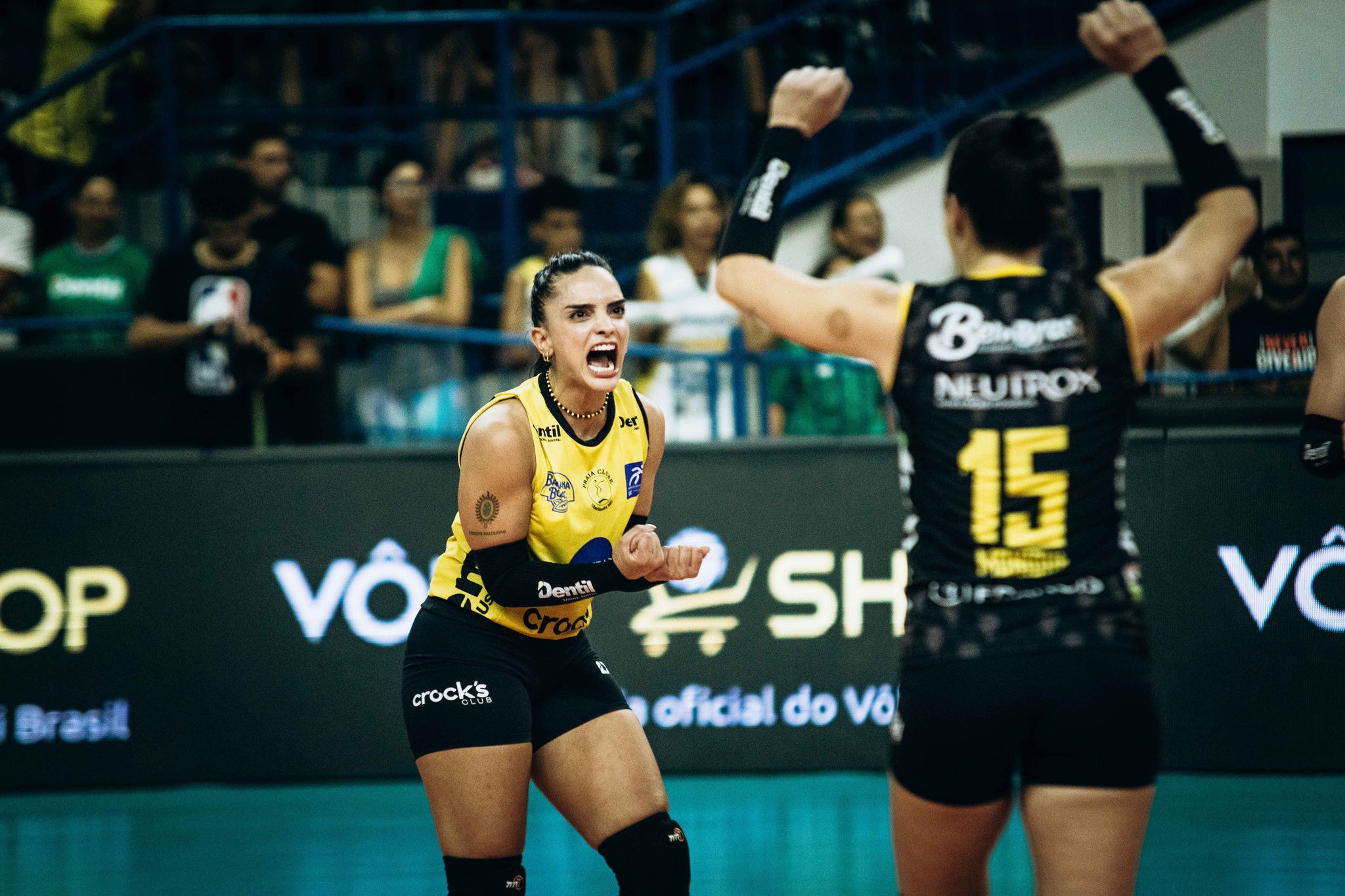 Natinha, líbero da seleção brasileira, defende a equipe do Praia Clube de Uberlândia na Superliga