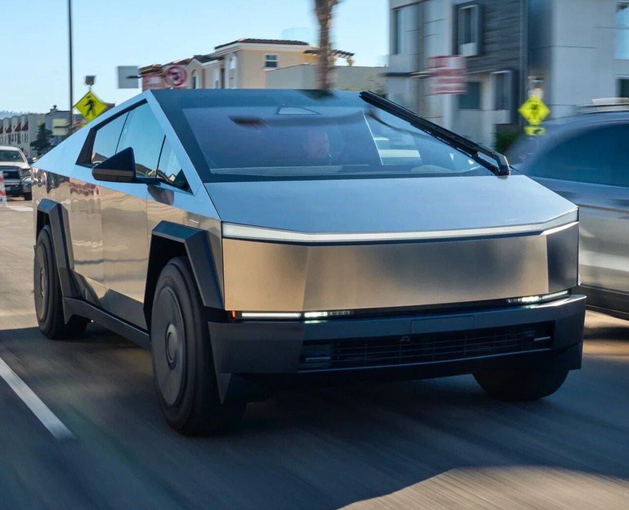 Tesla Cybertruck demorou quatro anos para começar a ser entregue aos clientes