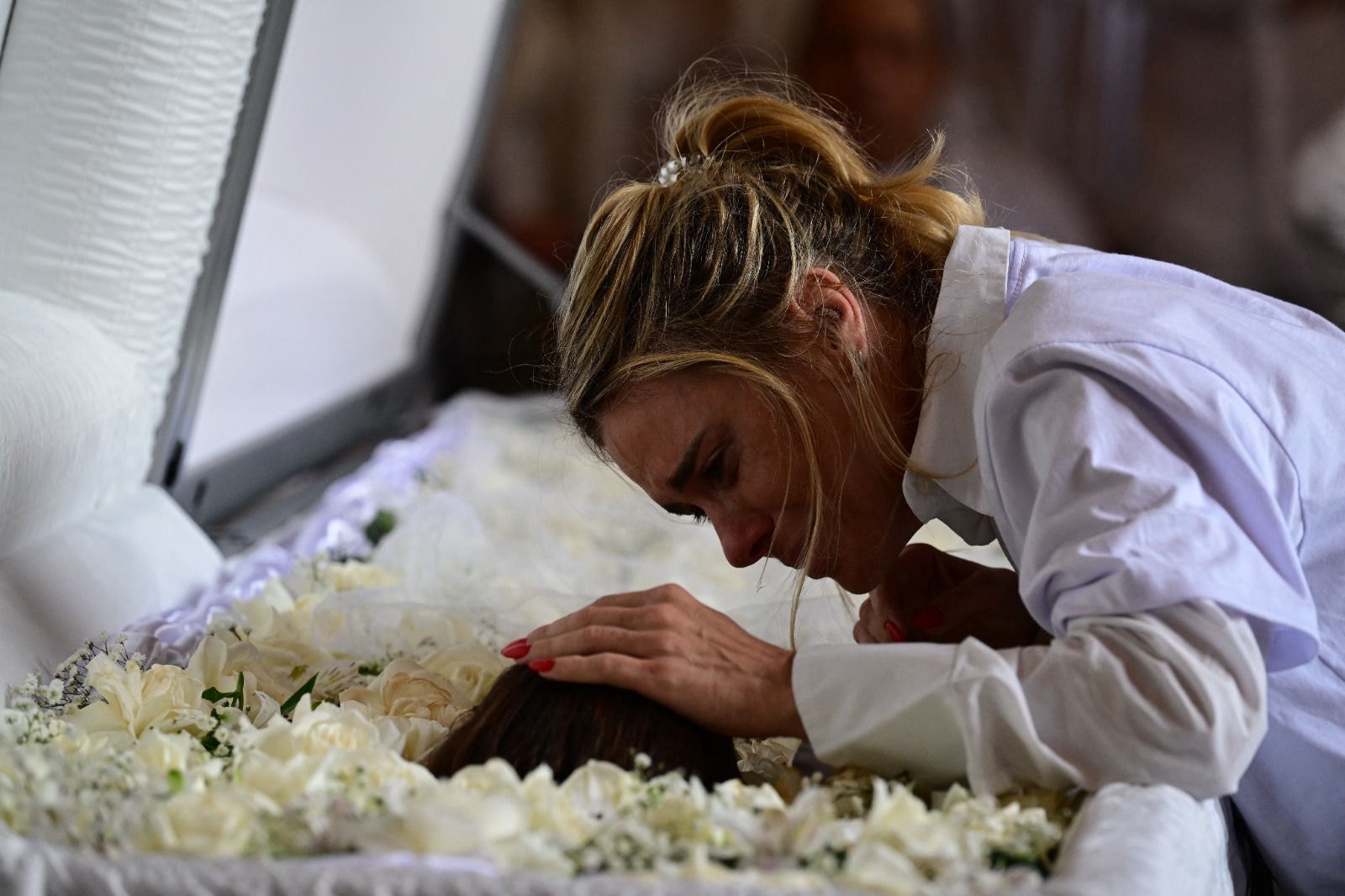Carolina Dieckmmann no velório de Preta Gil
