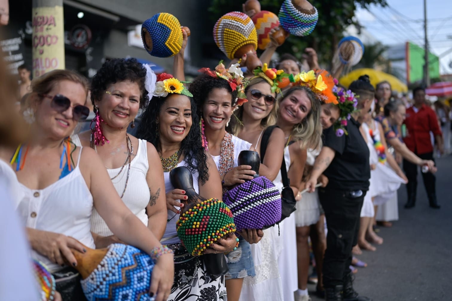 O Filhas de Clara foi fundado em 2019, por iniciativa da sambista Aline Calixto, que queria homenagear a obra e a memória da cantora Clara Nunes