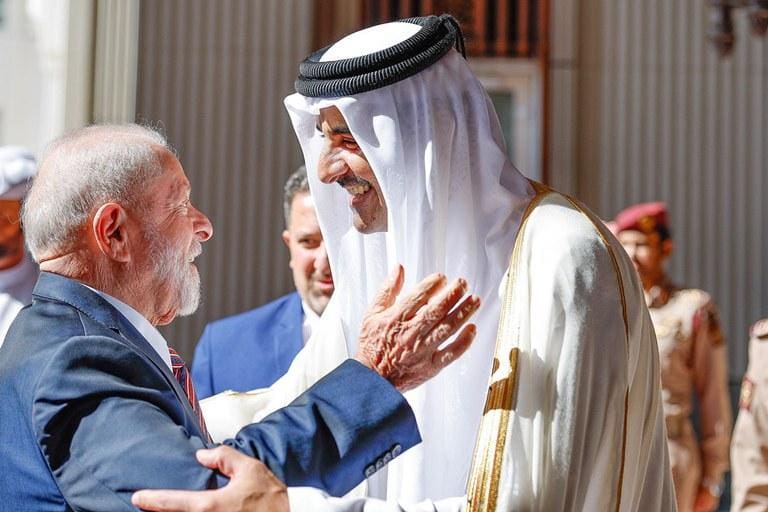 Lula e o emir do Catar, o Tamim bin Hamad al-Thani, durante encontro em Doha