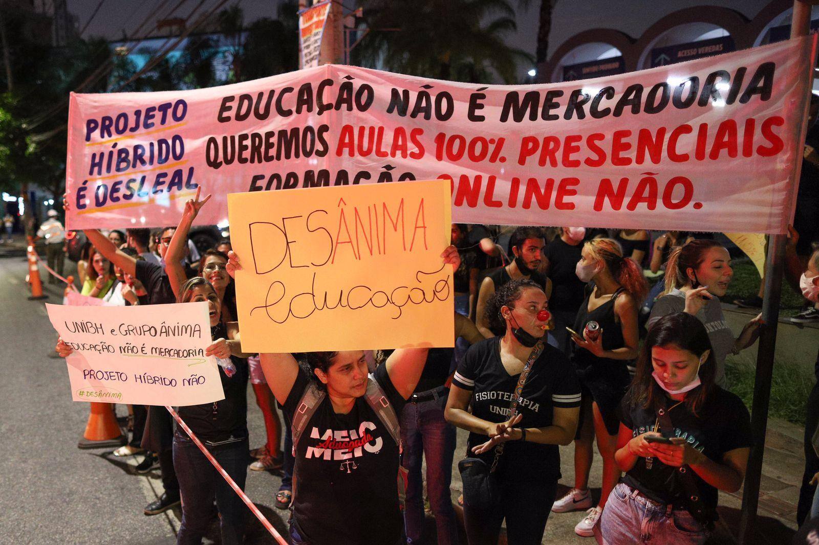 Ato aconteceu em diversas cidades nesta segunda