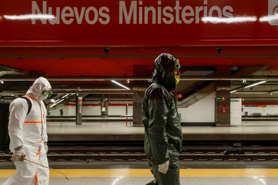 A Espanha é um dos países mais atingidos pelo novo coronavírus e tem tomado medidas duras pra evitar mais mortes