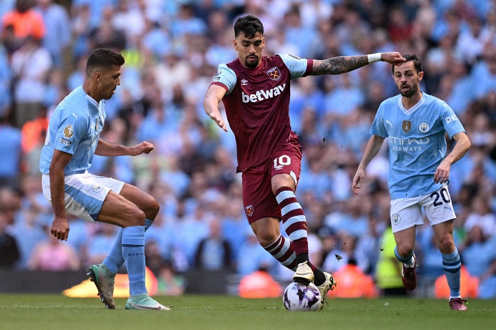 Manchester City's Spanish midfielder #16 Rodri (L) vies with West Ham United's Brazilian midfielder #10 Lucas Paqueta during the English Premier League football match between Manchester City and West Ham United at the Etihad Stadium in Manchester, north west England, on May 19, 2024. (Photo by Oli SCARFF / AFP) / RESTRICTED TO EDITORIAL USE. No use with unauthorized audio, video, data, fixture lists, club/league logos or 'live' services. Online in-match use limited to 120 images. An additional 40 images may be used in extra time. No video emulation. Social media in-match use limited to 120 images. An additional 40 images may be used in extra time. No use in betting publications, games or single club/league/player publications. / 