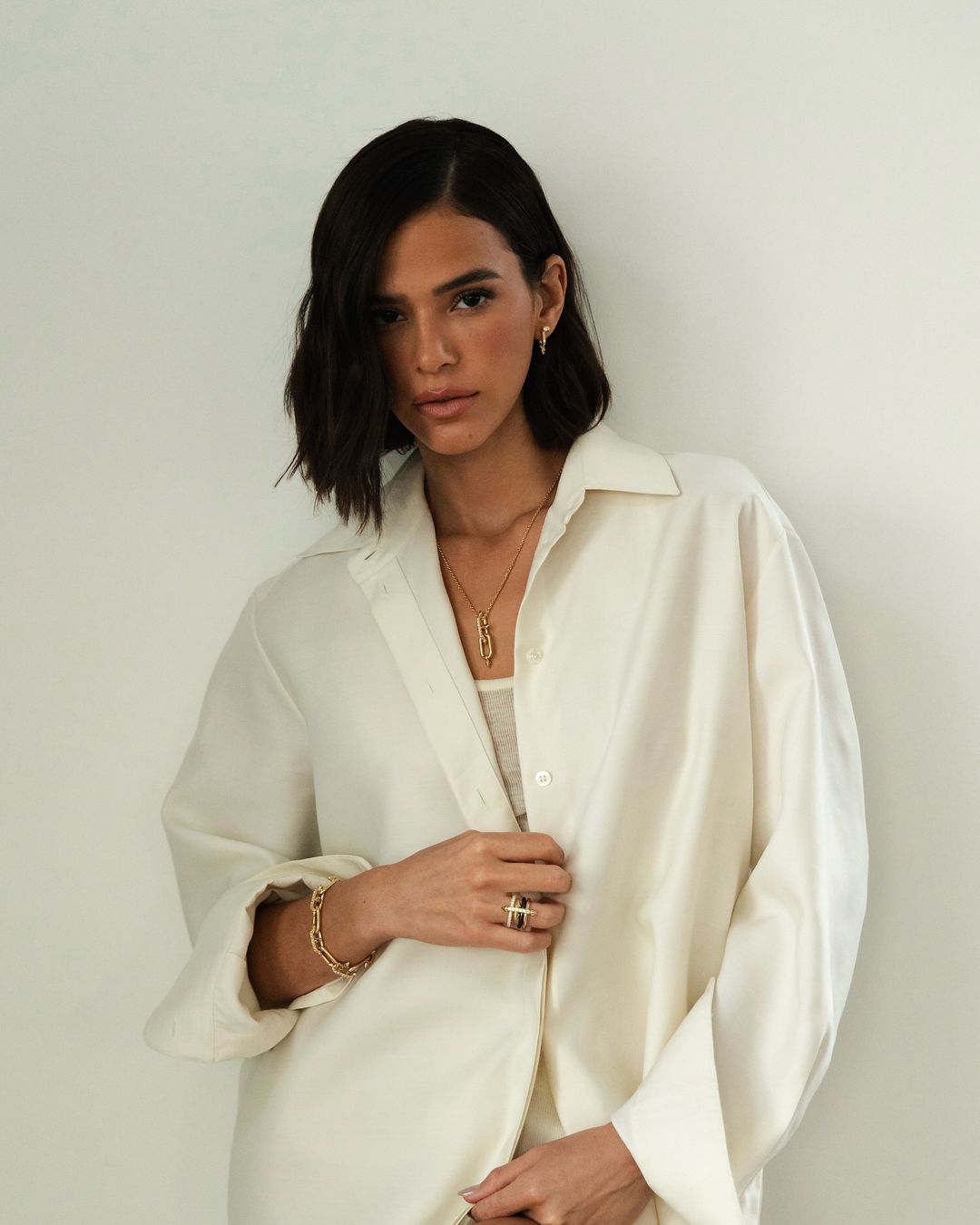Bruna Marquezine falou sobre planos para sua vida em entrevista à versão espanhola da revista Elle