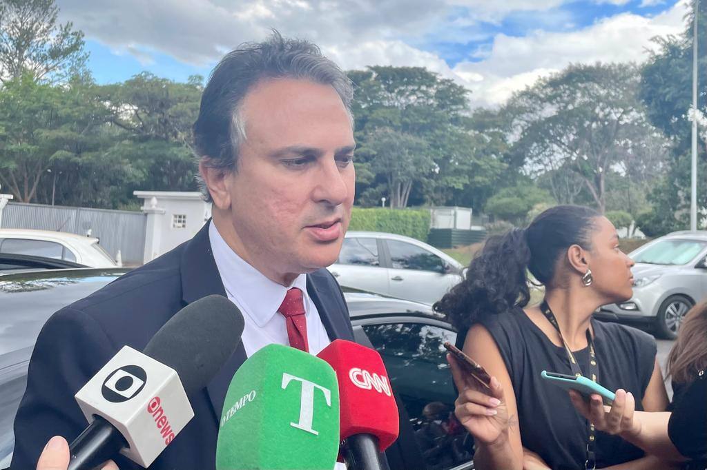 O ministro da Educação, Camilo Santana, se reuniu com Arthur Lira na residência oficial da Câmara dos Deputados, em Brasília (DF)