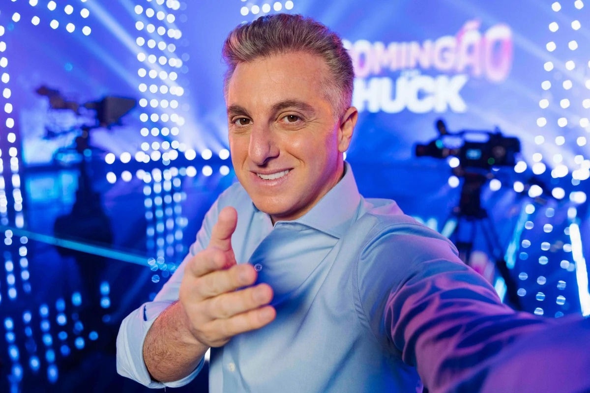 Luciano Huck vai comandar programa ao vivo