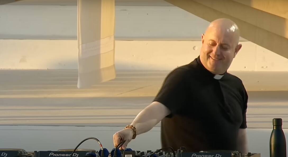 Padre DJ - padre Guilherme Peixoto