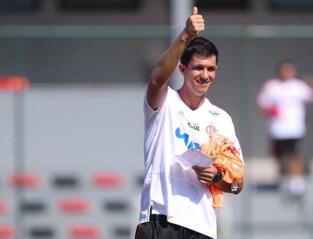 Lomba lança candidatura à presidência do Flamengo e garante Barbieri no comando