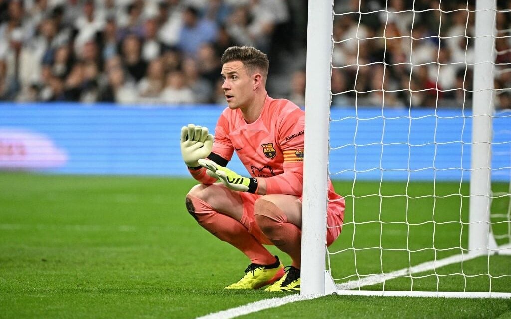 Ter Stegen em ação pelo Barcelona (Foto: JAVIER SORIANO / AFP)
