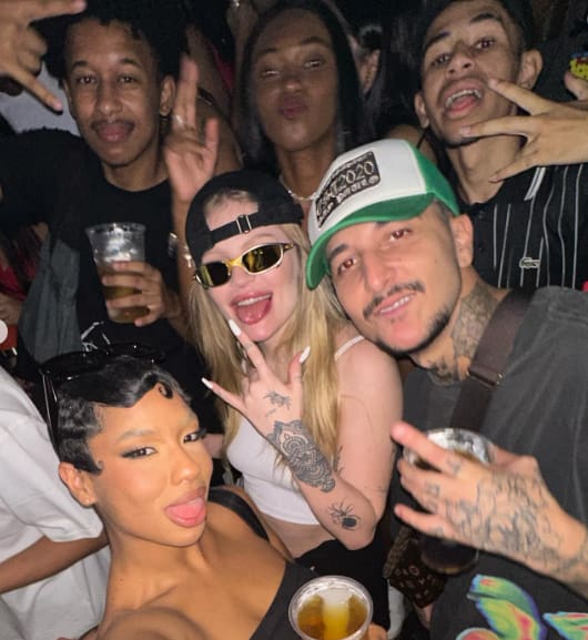 luisa-sonza-passa-natal-em-baile-funk