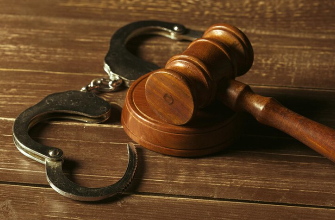 Justiça condenou o homem a mais de 30 anos de prisão por matar a esposa 