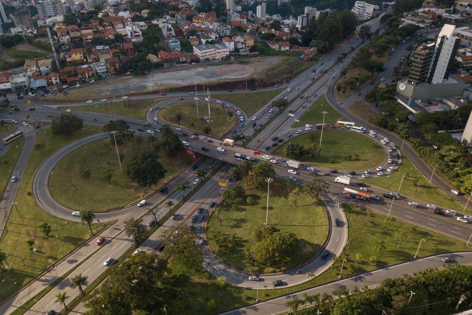 Região tem fluxo intenso de veículos e concentra grandes polos comerciais