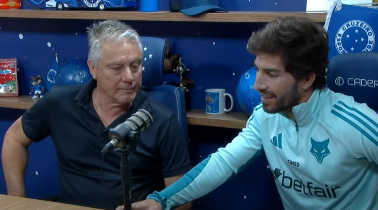 Meio-campistas de gerações diferentes, Douglas e Lucas Silva mostram admiração mútua