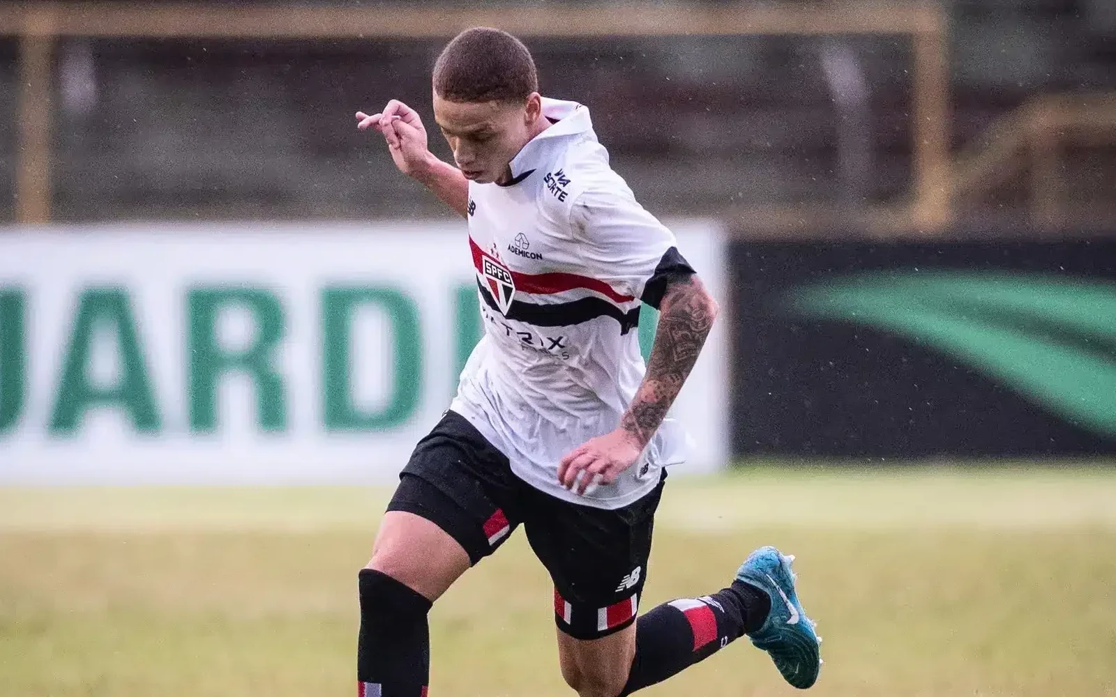 Maik se lesionou no jogo contra o Bahia (Foto: Reprodução/ São Paulo FC)