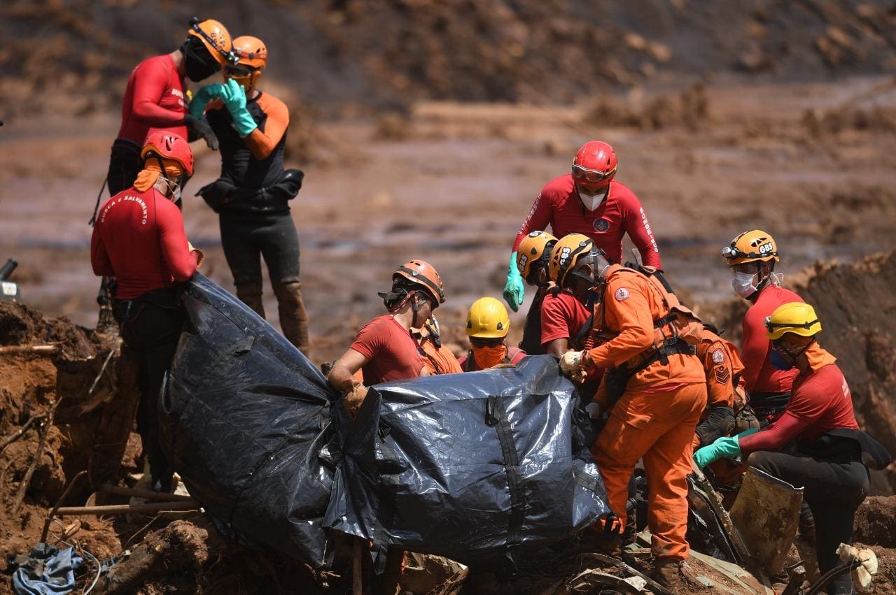 Extensão de área onde bombeiros atuaram equivale a 11 lagoas da Pampulha