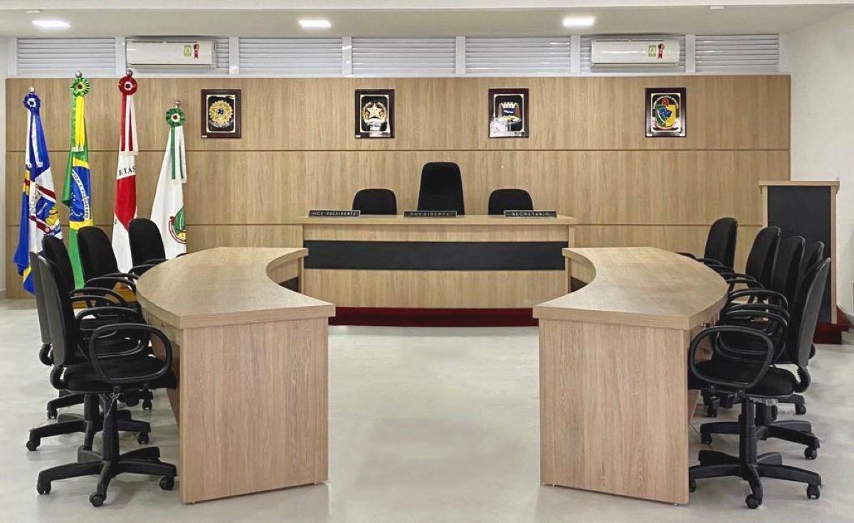 A decisão da Justiça Eleitoral pode afetar os mandatos dos vereadores Valmir Teteco (PSD) e Flávio Faria (PRD), sujeitos a perder as cadeiras na Câmara de Santos Dumont