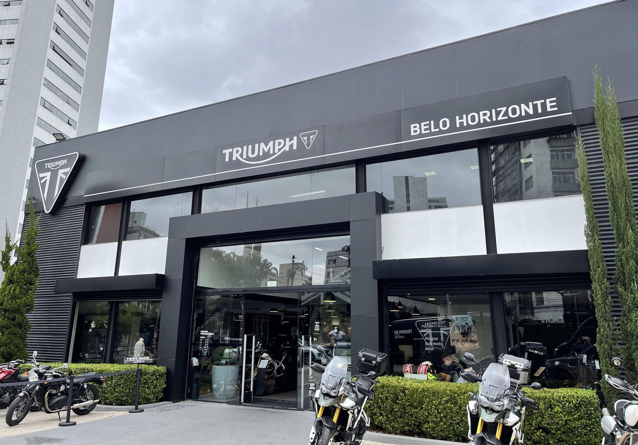 Referencia nacional como modelo de concessionária, a Triumph BH recebeu o aval da Inglaterra para receber o lançamento da nova Tiger 1200