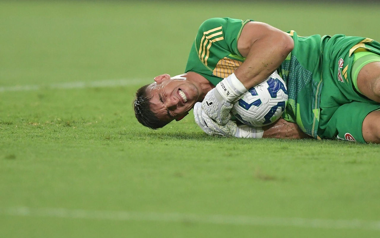 Apesar da fratura, Rochet jogou mais 19 minutos. Foto: Thiago Ribeiro/AGIF