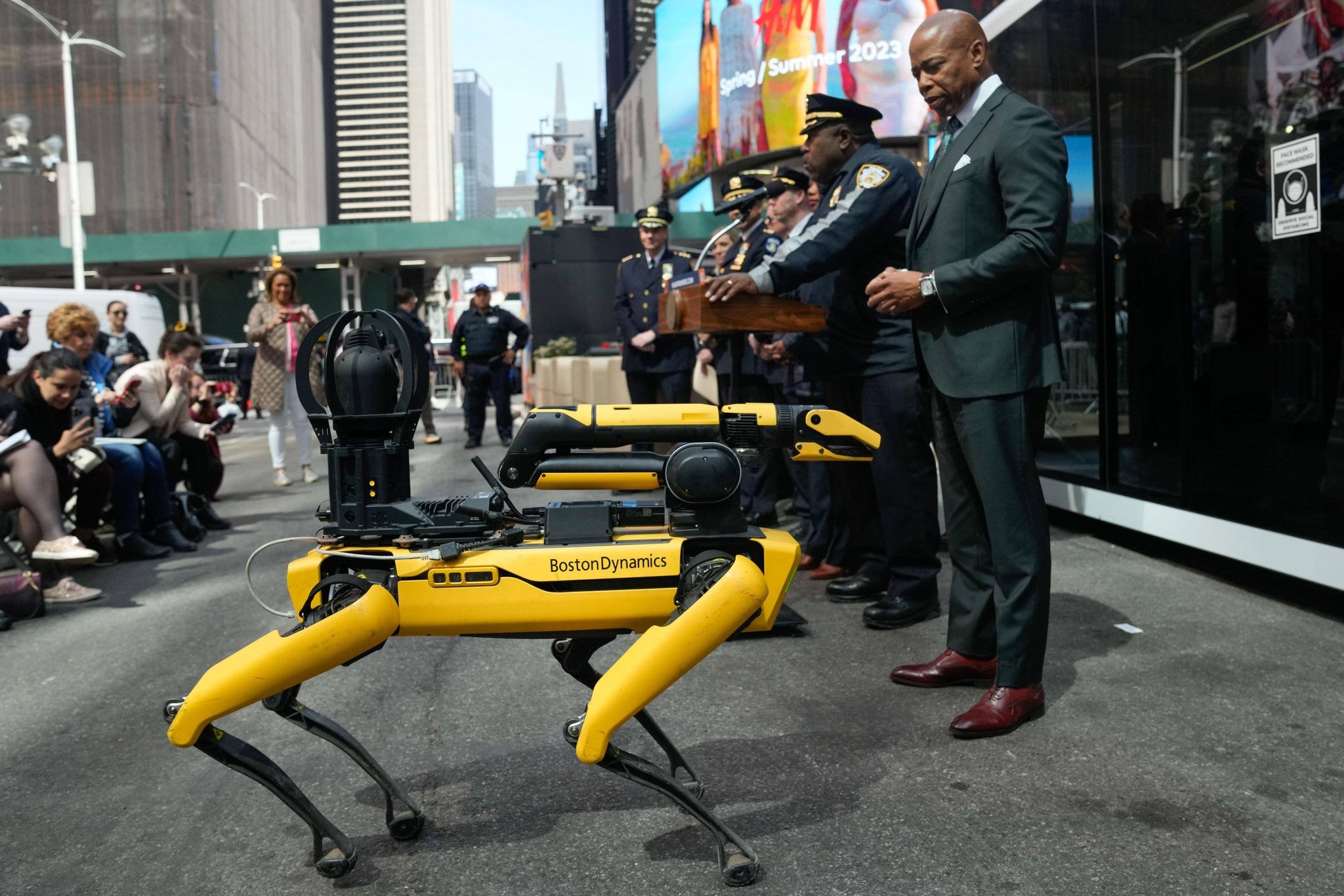 O cão-robô atuará junto à Polícia de Nova York em situações que apresentem risco para vida humana