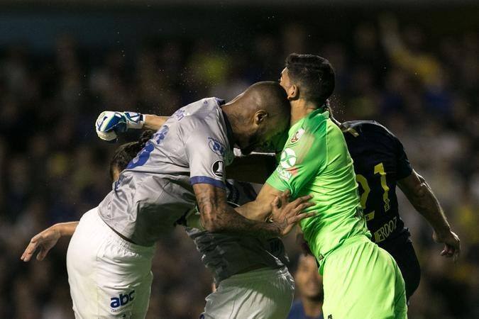 Na última quarta-feira (19), Dedé acabou sendo expulso após choque de cabeça com o goleiro Andrada, do Boca