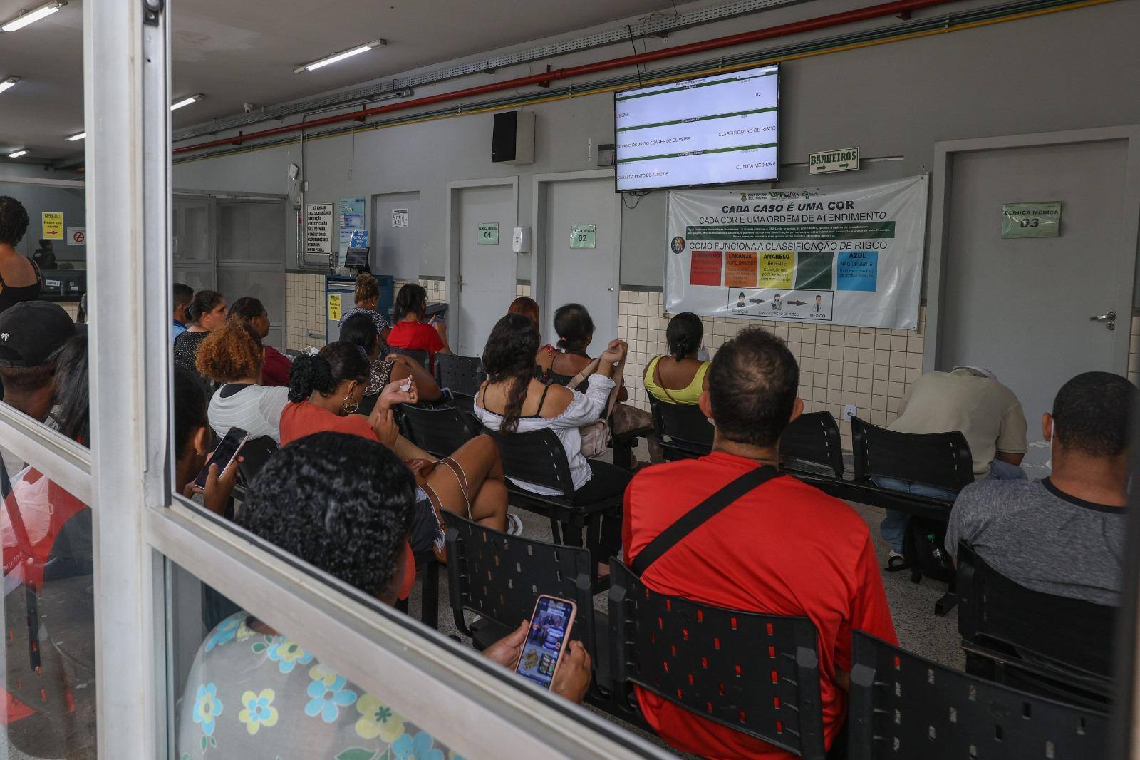 Fila para atendimentos na UPA Leste, em Belo Horizonte