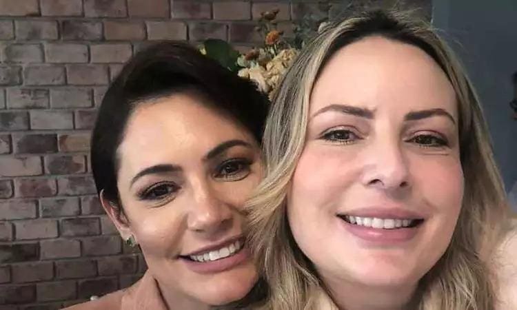 A mulher do ator Guilherme Pádua, Juliana Lacerda, encontrou a primeira-dama Michelle Bolsonaro no último domingo (7) em Belo Horizonte