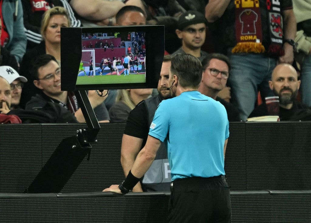 Dutch referee Danny Makkelie checks the VAR during the UEFA Europa League semi final second leg football match between Bayer Leverkusen and ASC Roma in Leverkusen, on May 9, 2024. (Photo by INA FASSBENDER / AFP)