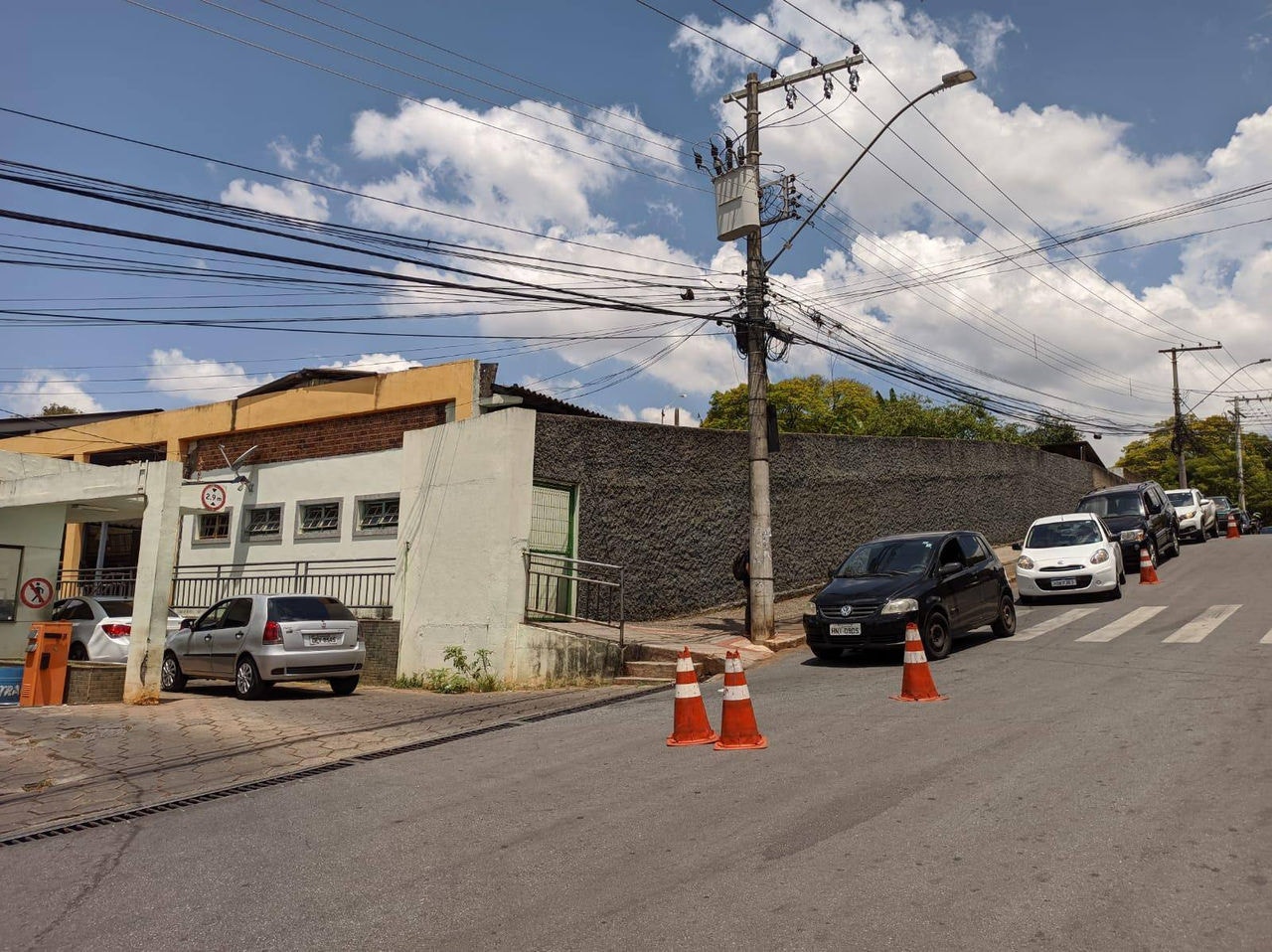 Nesta quarta (26), usuários encaravam fila quilométrica para passar pela vistoria na Gameleira