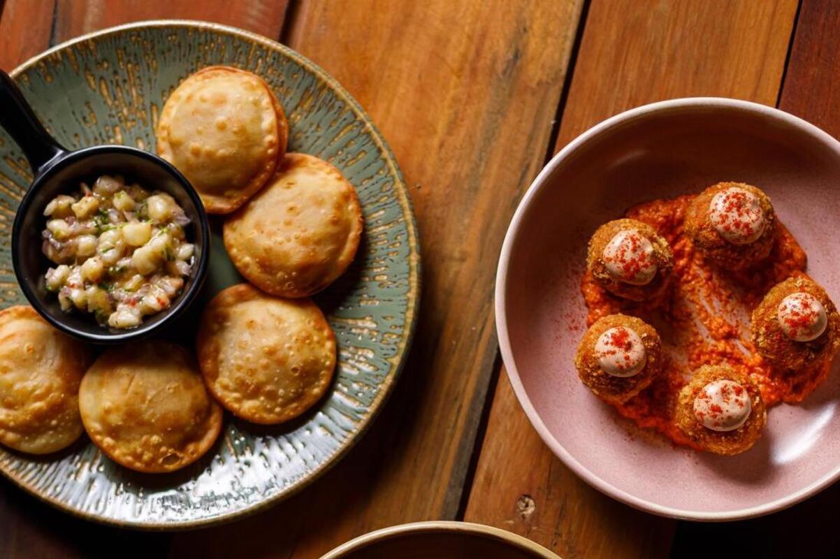 Pratos do restaurante Tahí, em São Miguel dos Milagres, assinados pelo chef carioca Rafa Gomes