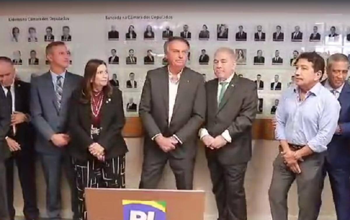 Jair Bolsonaro falou em 'buscar altenativas', 'aconteça o que acontecer' em reunião do PL