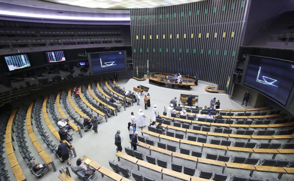 Plenário da Câmara: medida pode custar o mandato de sete deputados eleitos em 2022