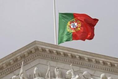 O governo angolano analisa com cuidado o pedido de ajuda financeira vindo de Lisboa