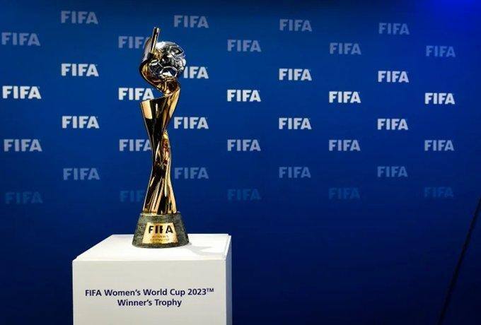 Na imagem, a taça da Copa do Mundo de Futebol Feminino de 2023