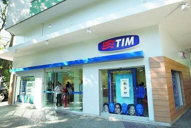 Assédio. 
Operadora TIM tem hoje 26,93% do mercado de telefonia no Brasil e é a segunda maior